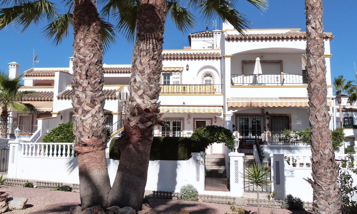 Los Dolses House | Beautiful 2 bed house in Los Dolses, close to restaurants and shops.