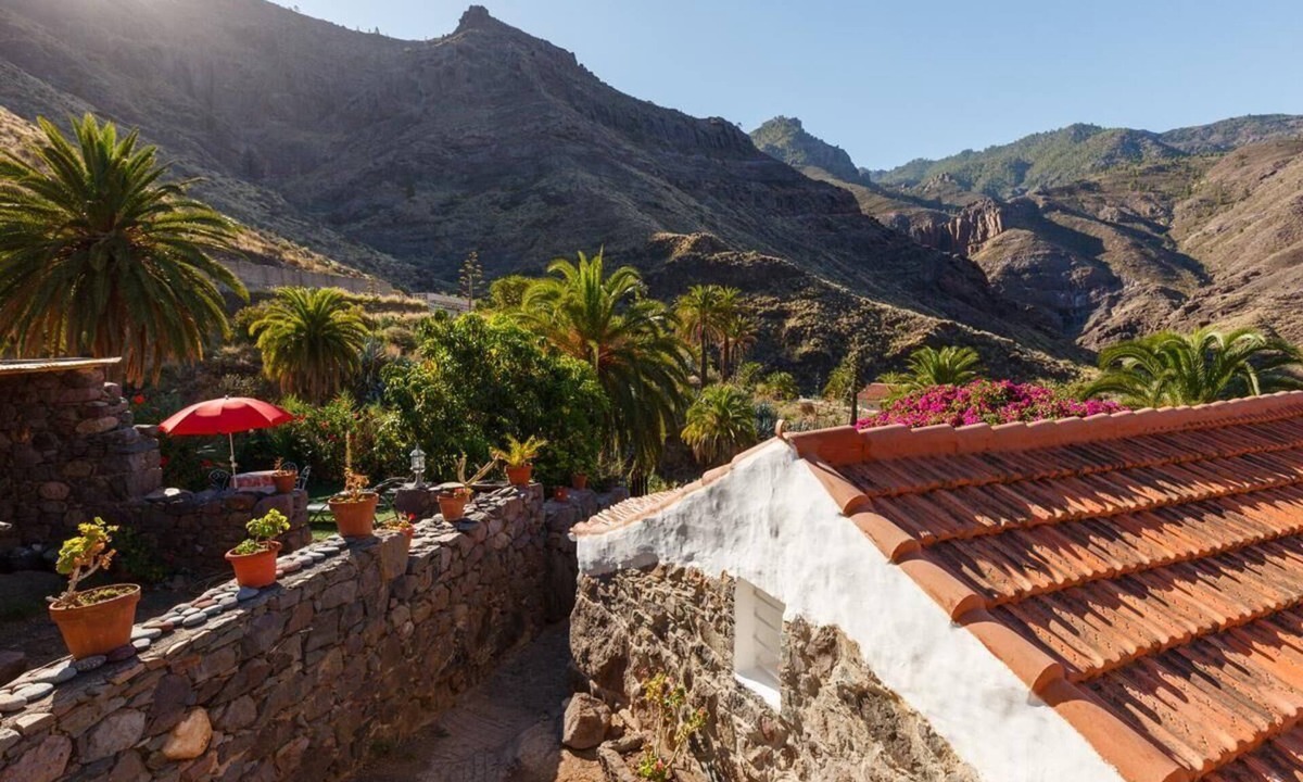 Agaete House | Beautiful House in El Risco with Beautiful Garden