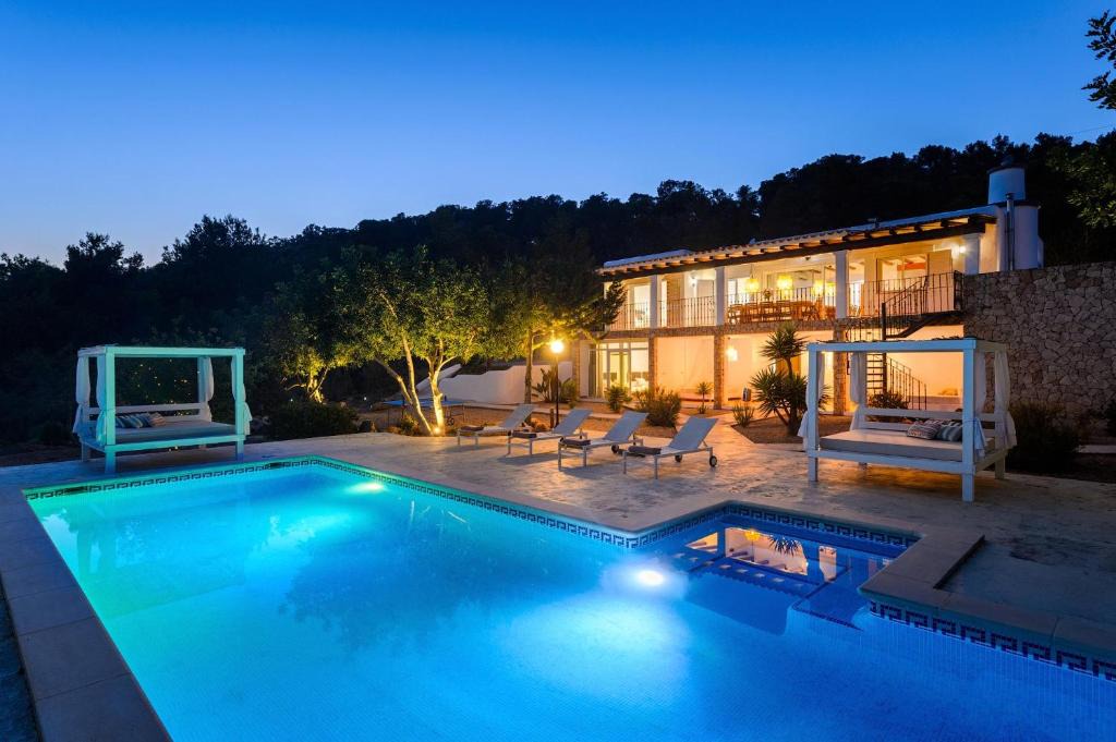 Sant Josep de sa Talaia Villa | Beautiful Sea-View 6 Bedroom and 5 Bathroom Villa