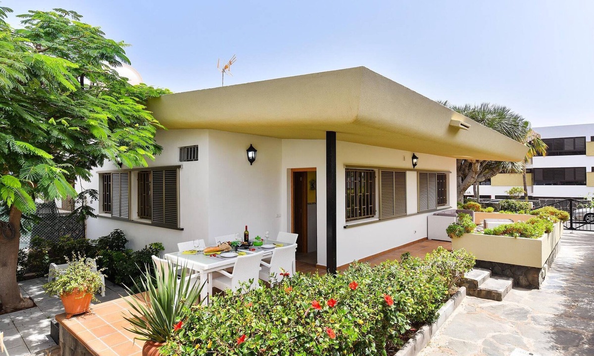 San Agustin House | Belvilla by OYO Beach House Adelfas