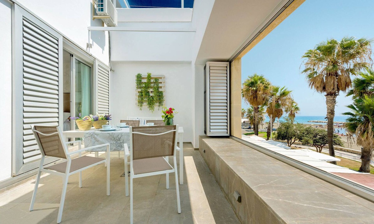 Malaga-Este Apartment | Big House with Terrace on the Beach. Pedregalejo