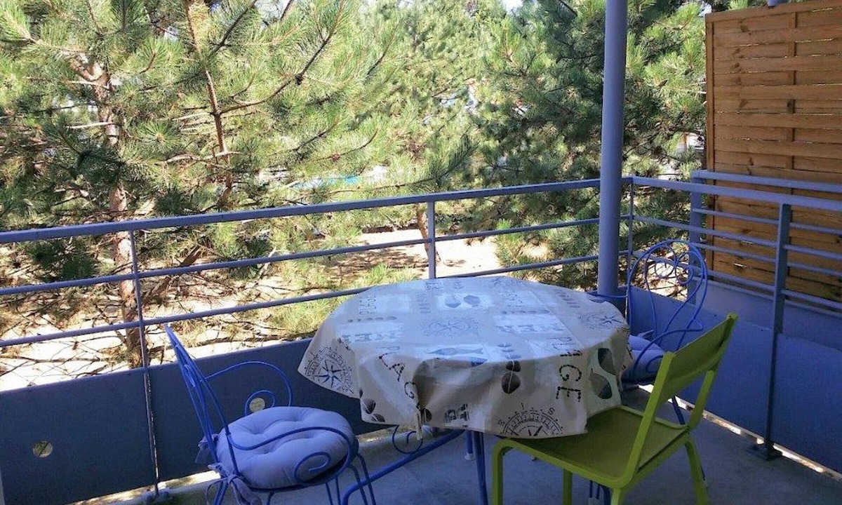 Biscarrosse Apartment | Biscarrosse T2 with pool, parking, 10km from ocean