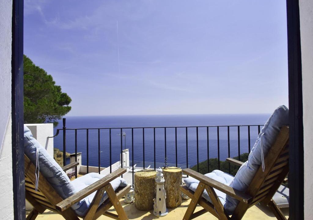 Aiguablava Apartment | Blue Pine