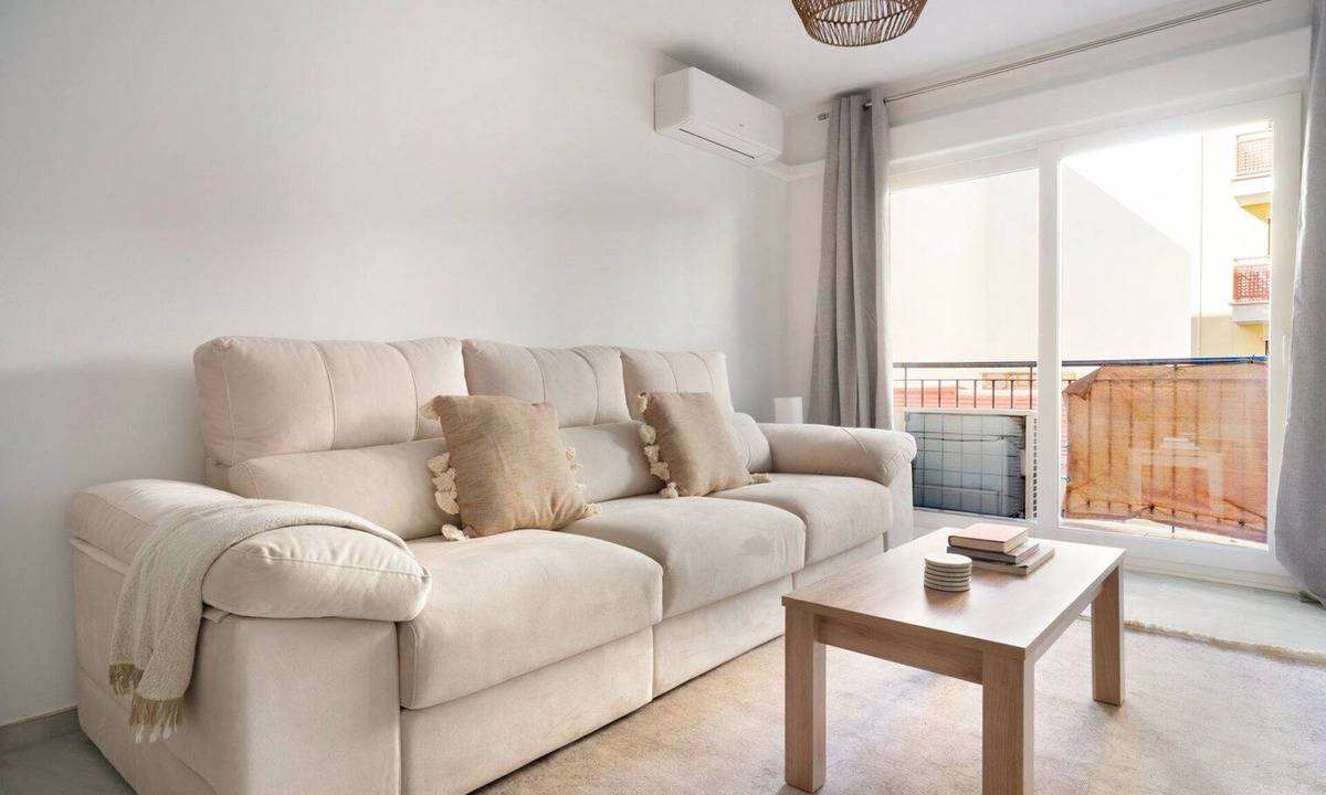 Cruz de Humilladero Apartment | Blueground | Mármoles, balcony, nr Plaza de la Merced