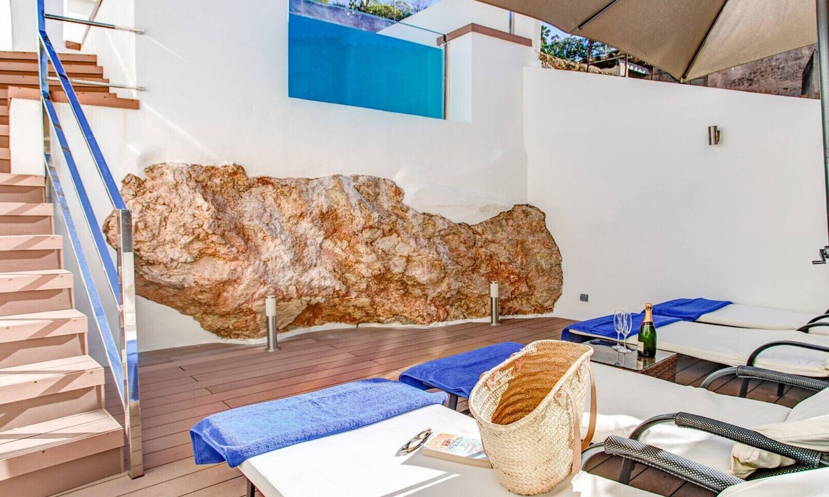 Pollensa Ski Chalet | Boutique townhouse, modern, pool, WiFi