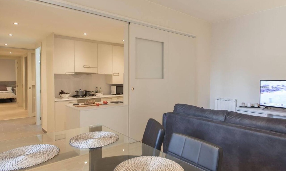 Old Town Apartment | Bravissimo Cort Reial 2A, beautifully renovated