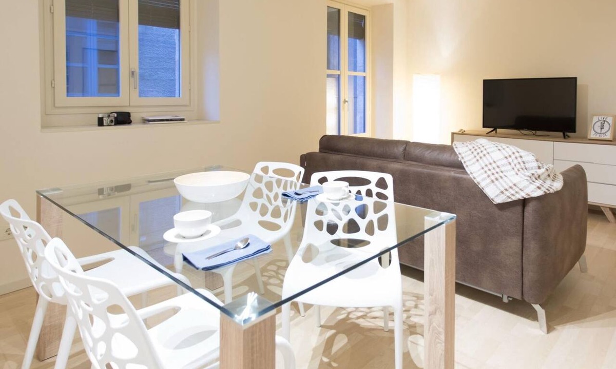 Old Town Apartment | Bravissimo Cort Reial 3A, great apartment