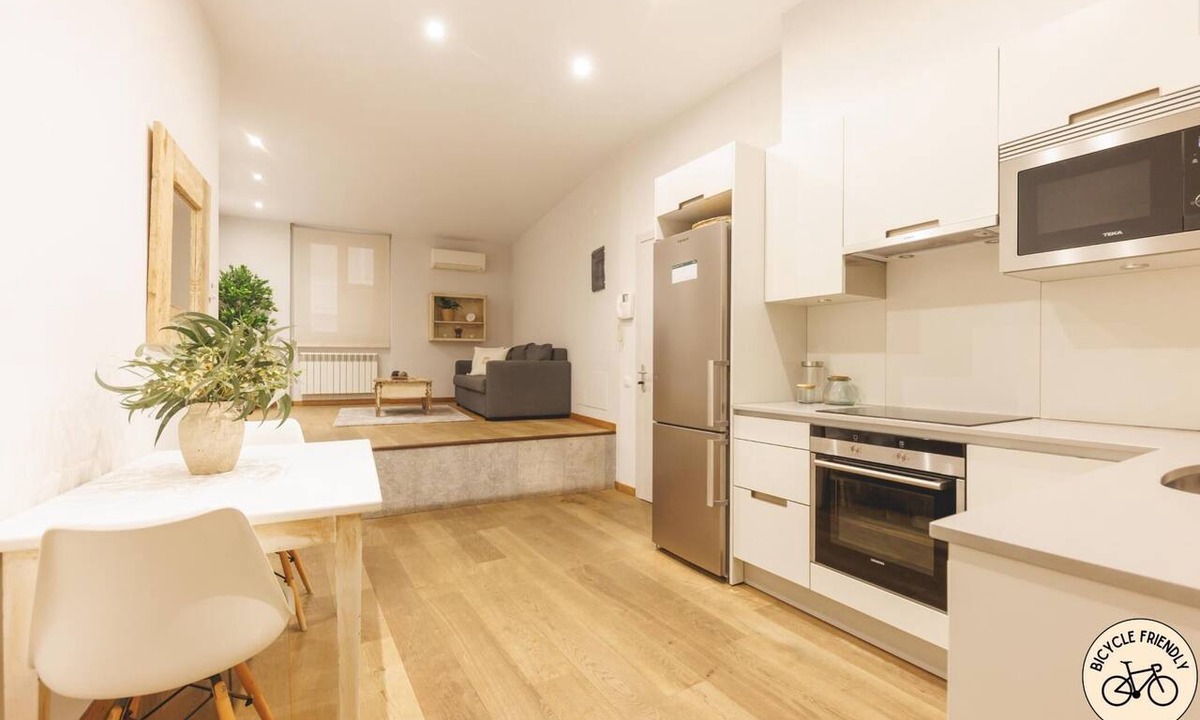 Barri Vell Apartment | Bravissimo Força 17 Natura, with one-bedroom and small terrace