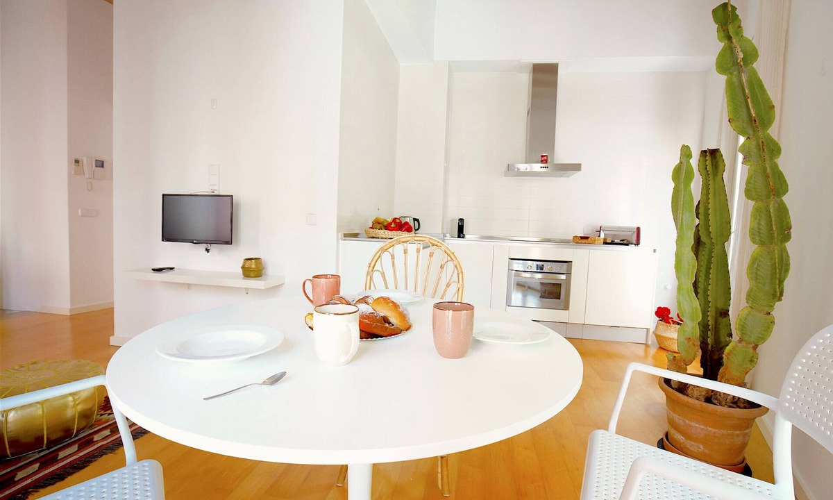 La Llotja-Born Apartment | Bright Apartment in Palma Old Town, Wifi, Balcony, Spacious, Air Conditioning