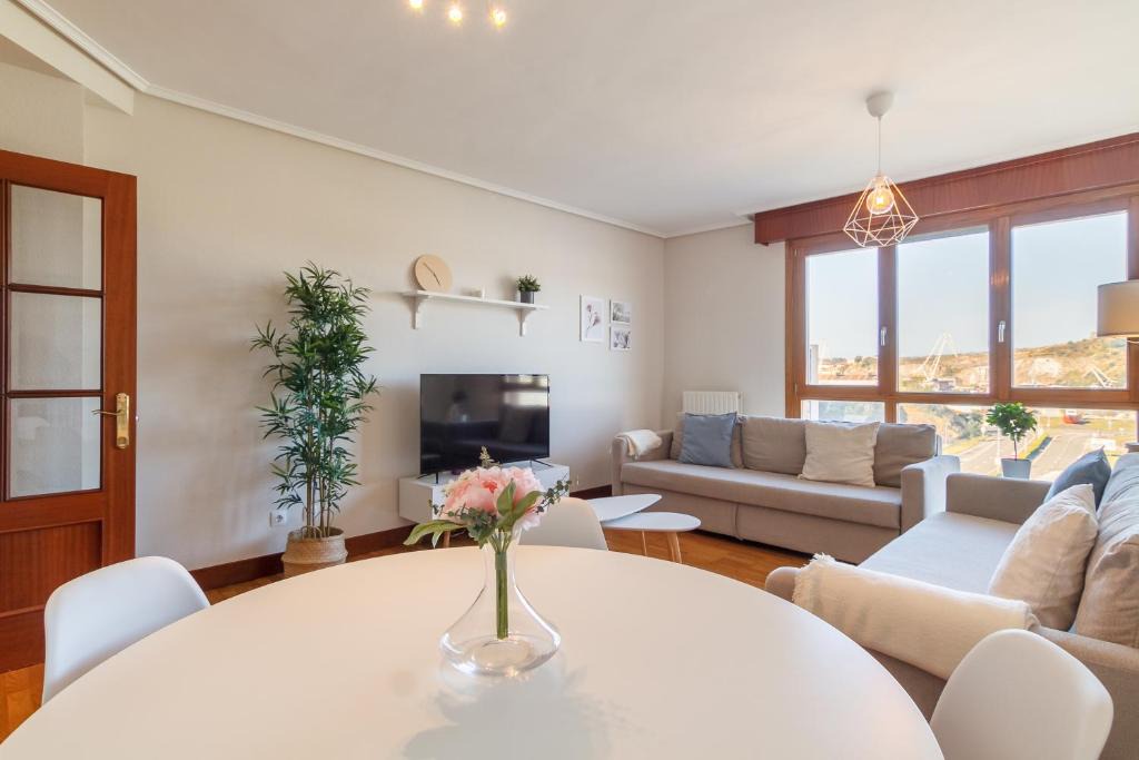 Barakaldo Apartment | Bright Ría Barakaldo