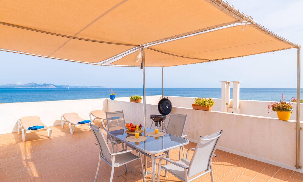Colonia de Sant Pere House | BRISA MARINA - Modern seafront apartment in Colònia de Sant Pere - Free Wi-Fi