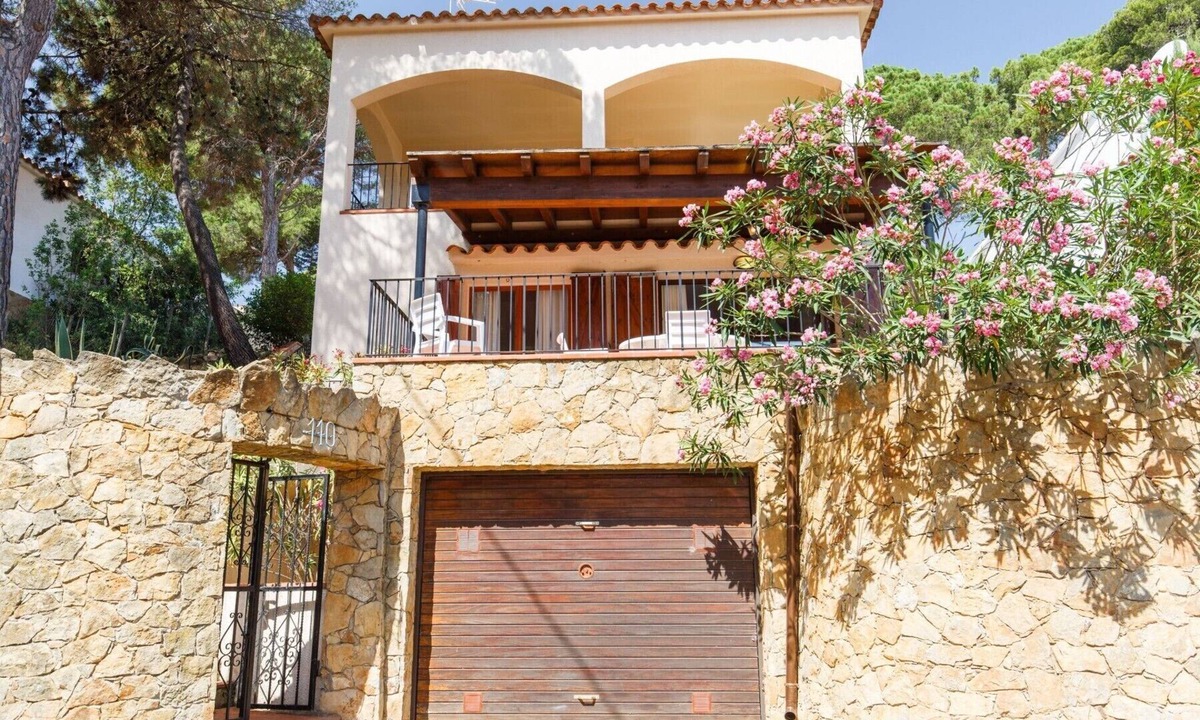 Pals Ski Chalet | Bungalow with pool access - 300 m Pals beach (CV 2H 623)