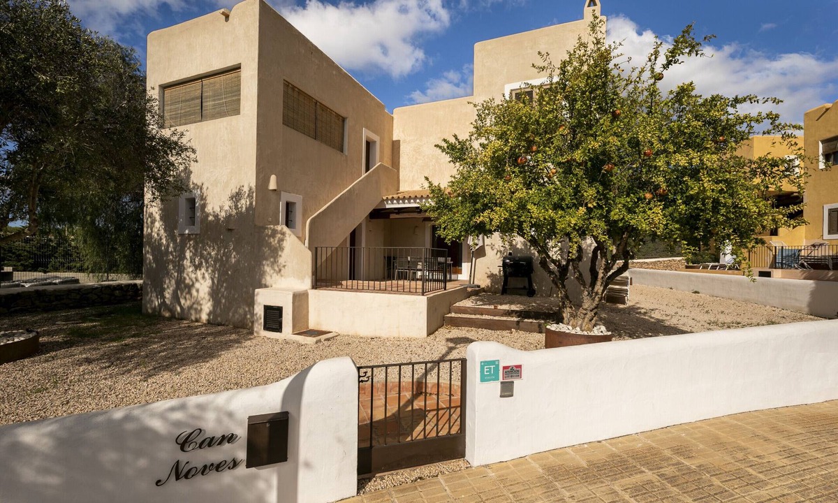 Sant Francesc Xavier Villa | Can Noves - Stylish&brand new villa with bbq, outside lounge area-Sant Francesc