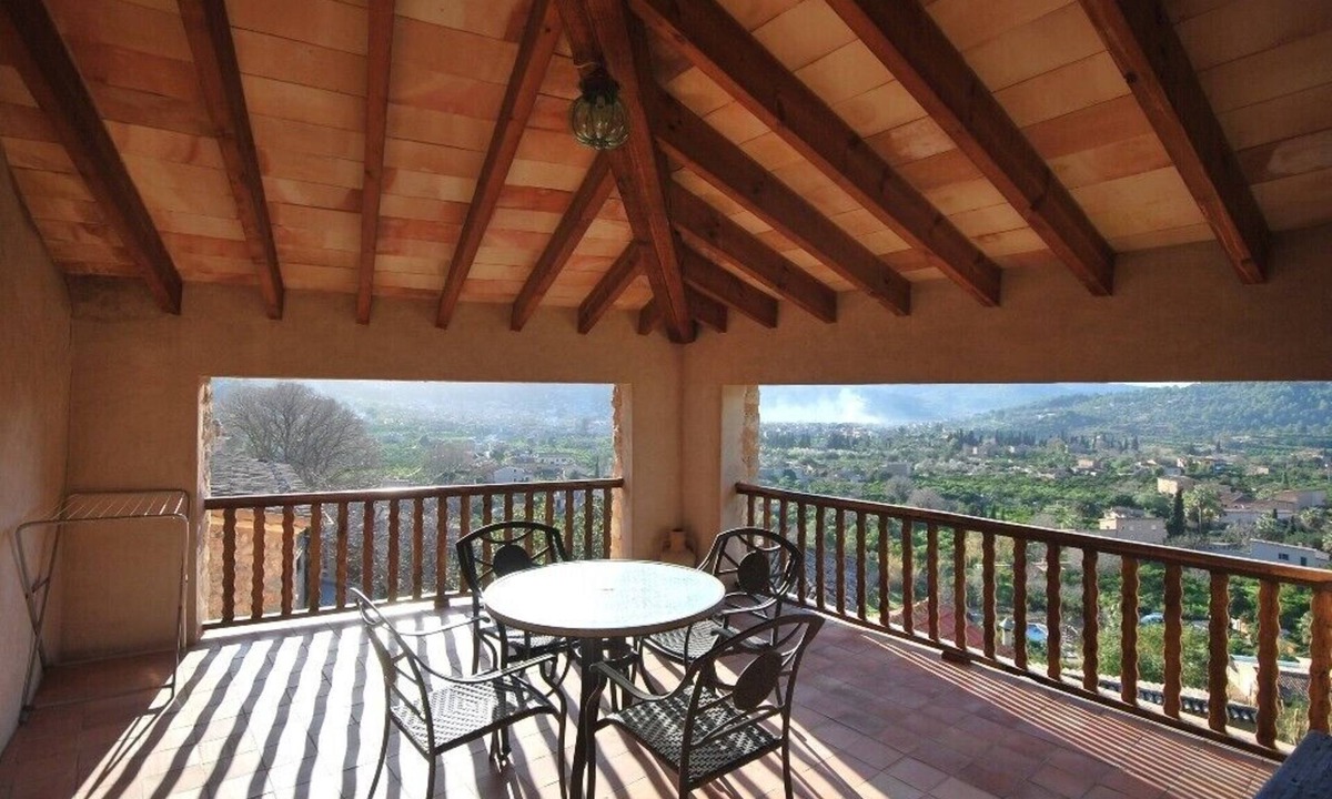 Biniaraix Cottage | Ca'n Ferru.nOld house renovated in Biniaraix overlooking the valley