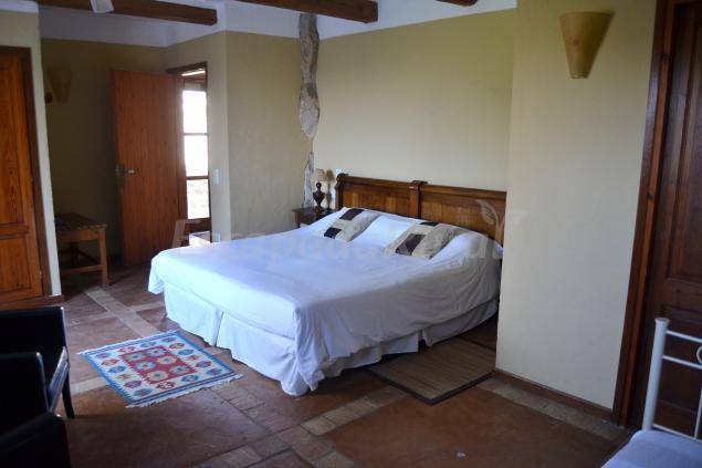 Bascara Cottage | Cabin ∙ 10 bedrooms ∙ 3 guests