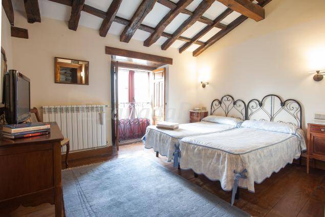 Naveda Cottage | Cabin ∙ 11 bedrooms ∙ 33 guests