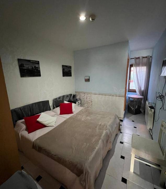 Fuentes de Ebro Cottage | Cabin ∙ 17 bedrooms ∙ 2 guests