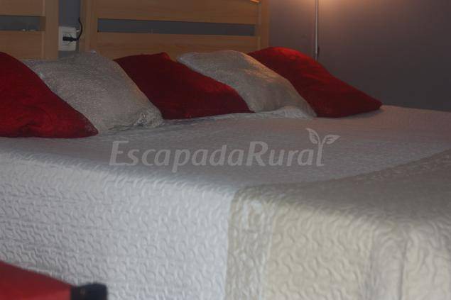 Fuentes de Ebro Cottage | Cabin ∙ 17 bedrooms ∙ 2 guests