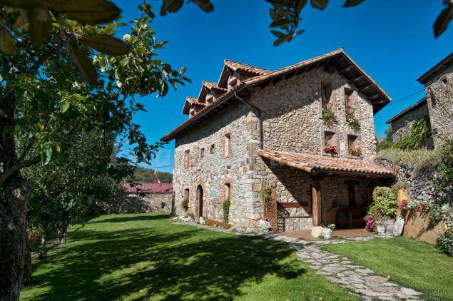 Robledo de la Guzpena Cottage | Cabin ∙ 7 bedrooms ∙ 10 guests
