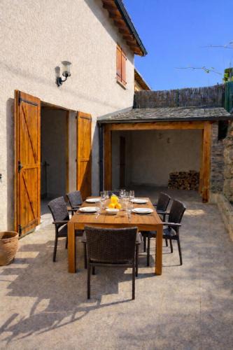 Ur House | CAL QuEROL UR casa amb jardí i bbq i billar