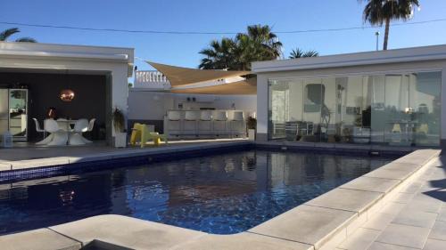 Quesada Villa | Calle de las Rosas