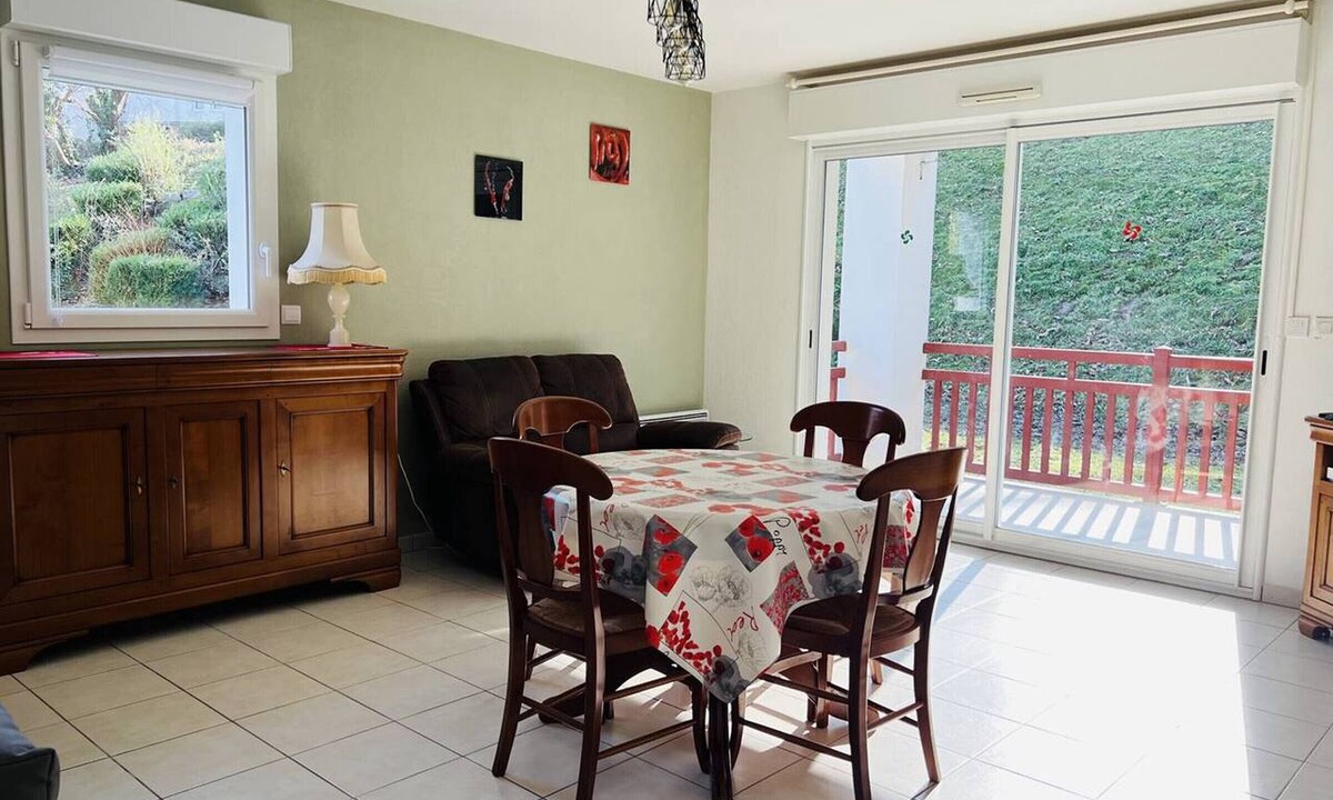 Cambo-les-Bains Apartment | Cambo-les-Bains: Quiet 2-room apartment with parking and Internet