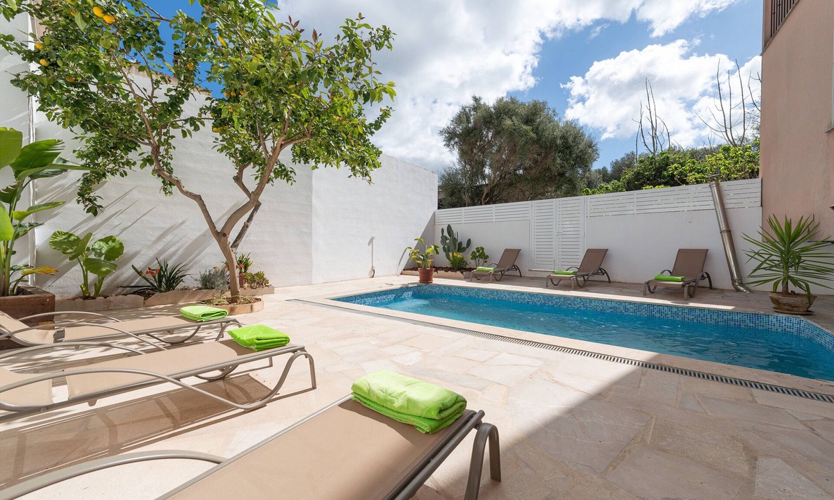 Maria de la Salut House | CAN JOAN (MARIA) - Magnificent townhouse with pool and free WiFi
