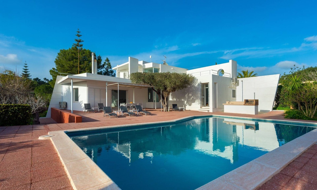 Can Furnet Villa | CAN LLUC Holiday Home with Wi-Fi, Air Conditioning, Pool, Garden and Sun Terrace