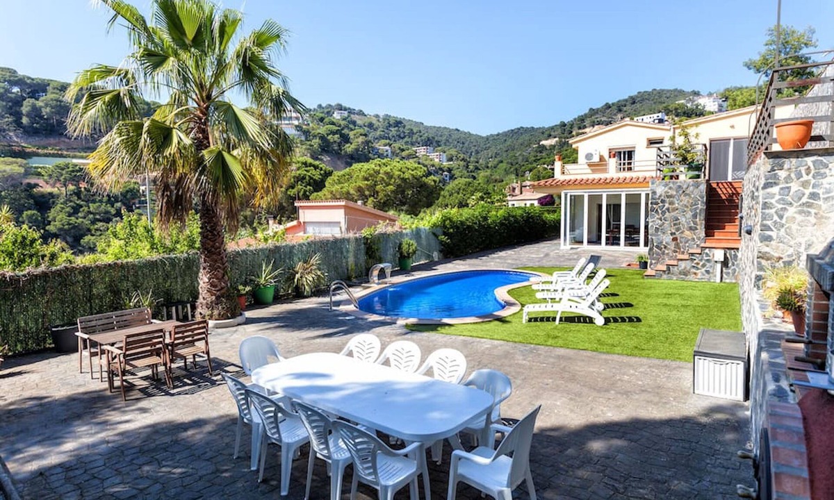 Lloret de Mar House | Canyelles Beach Vila with Swimming Pool