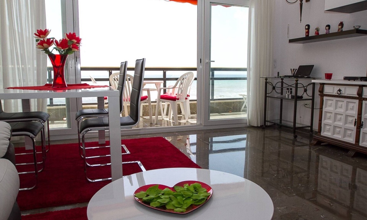 Carihuela Apartment | Carihuela - Frontline Beach Apartment in Torremolinos