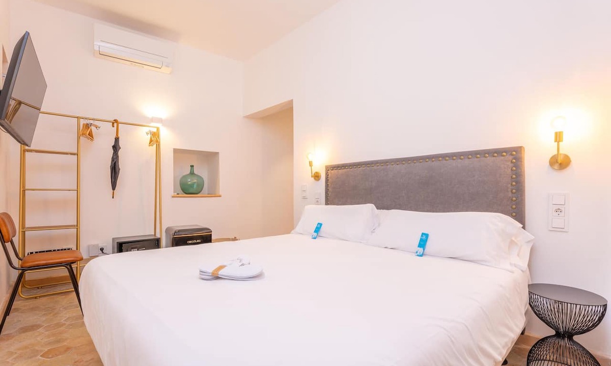 Sineu Hotel | CAS CATALÀ - DOBLE ECONOMY - Beautiful room in a boutique hotel with shared pool and free