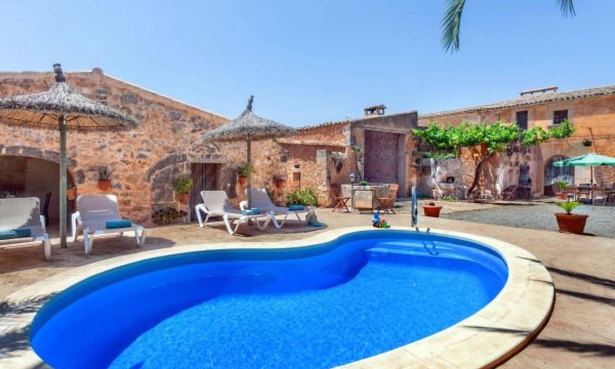 Alqueria Blanca House | Casa Antigua by Interhome