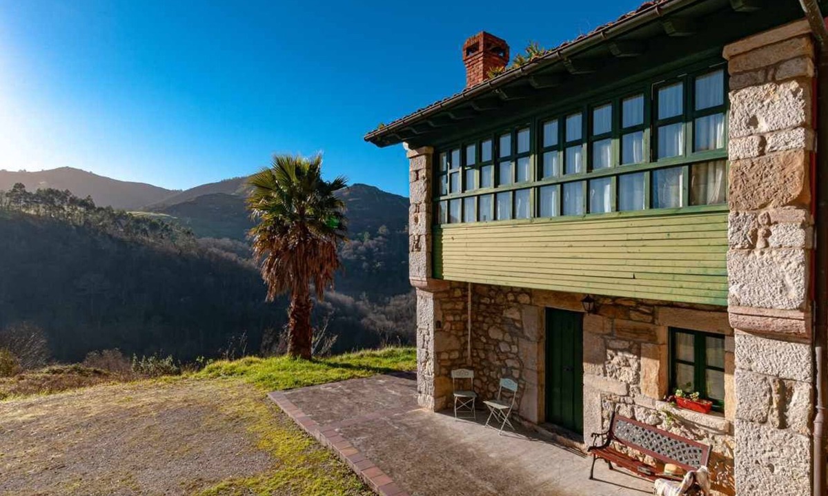Ribadesella House | Casa Begoña-situada en Sardedo, Ribadesella, en un Paraje Único