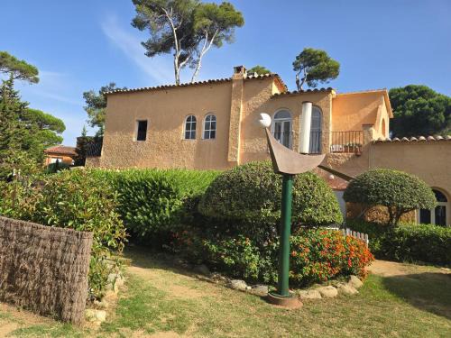 Palamos House | Casa con jardín a 30 metros de la playa. AT.