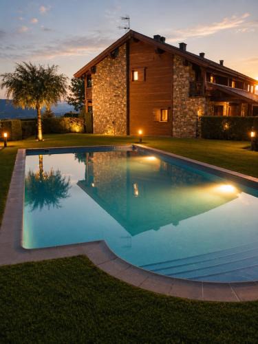 Estavar Ski Chalet | Casa con jardín privado y piscina junto a Llívia