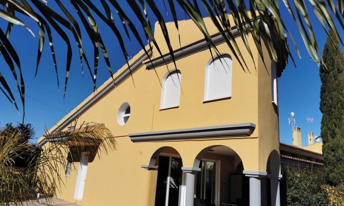 Peniscola House | Casa del Sol. For families, groups or vacationers with pets.