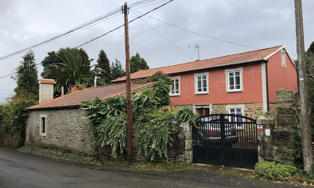 Cabanas House | Casa do Bosque Rias Altas with large farm and garden 3km from the beach