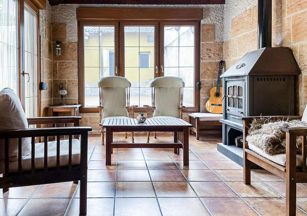Medina de Rioseco House | Casa El Arrabal, casa con chimenea, piscina y patio