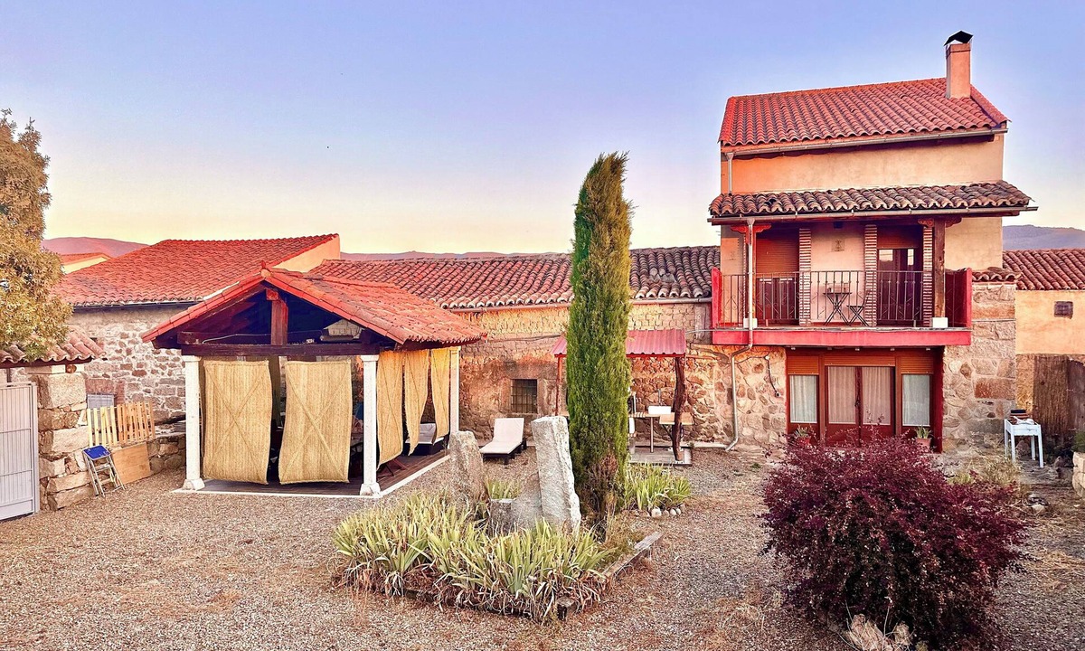 San Bartolome de Corneja House | CASA RURAL EL POZO