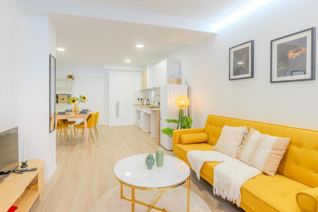 Torrefiel Apartment | Casa Girasol - Spacious Stay Near Valencia Center