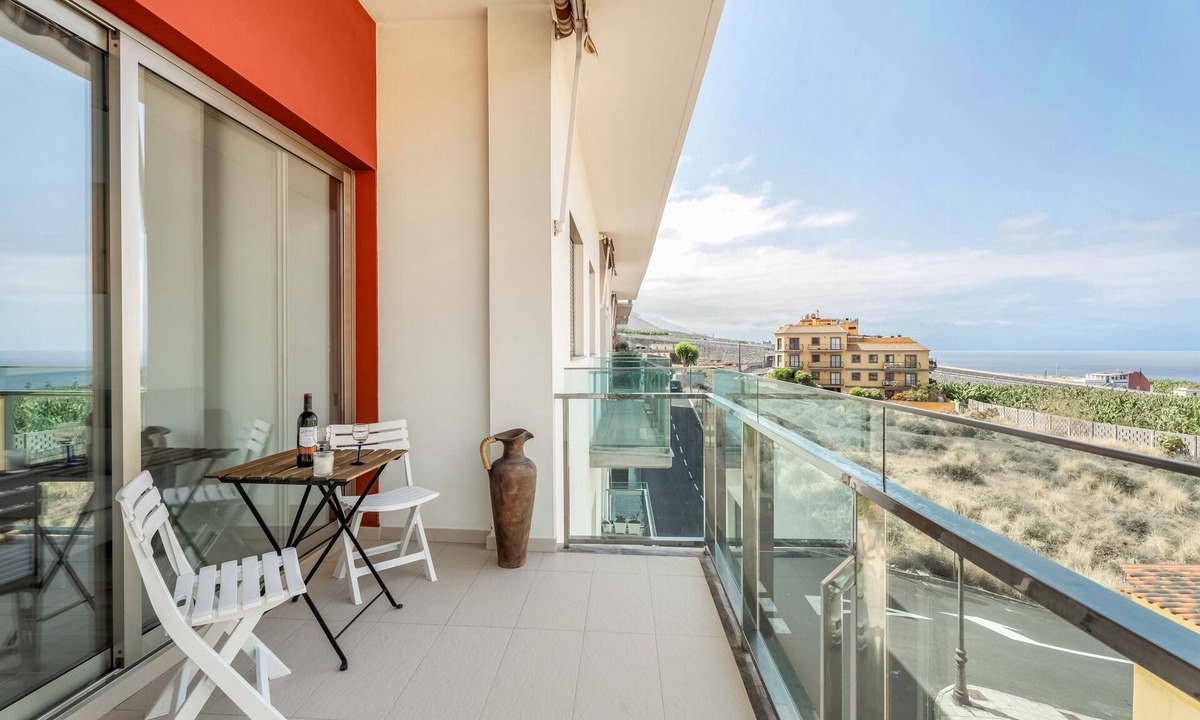 Tazacorte Apartment | 'Casa Graham' Apartment with Sea View, Balcony and Wi-Fi