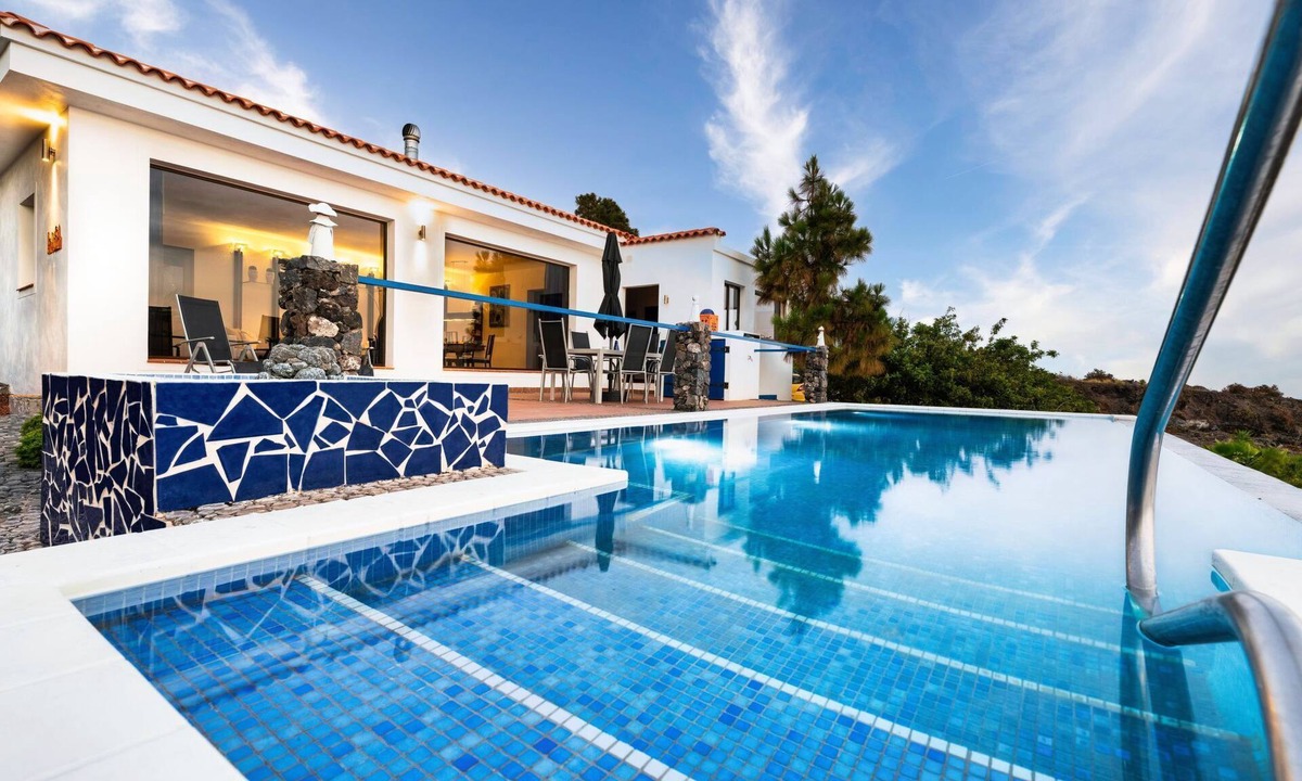 Chio House | Casa Isabel by Interhome