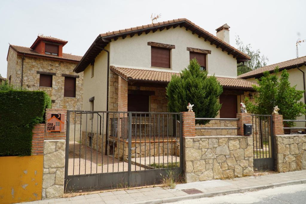Navarredonda de Gredos Ski Chalet | Casa la Cabañuela