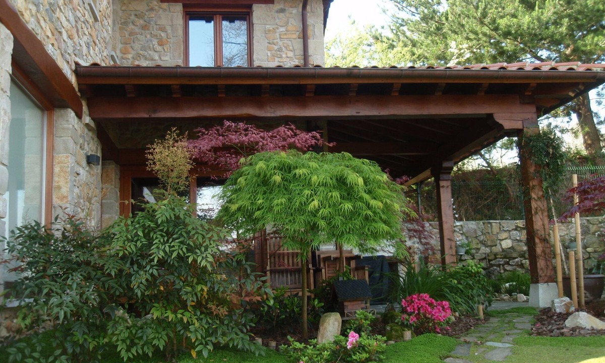 Prado House | Casa La Marina. Berbes. Finca 3000 m2, parking, overlooking the sea/mountain, golf 500 m