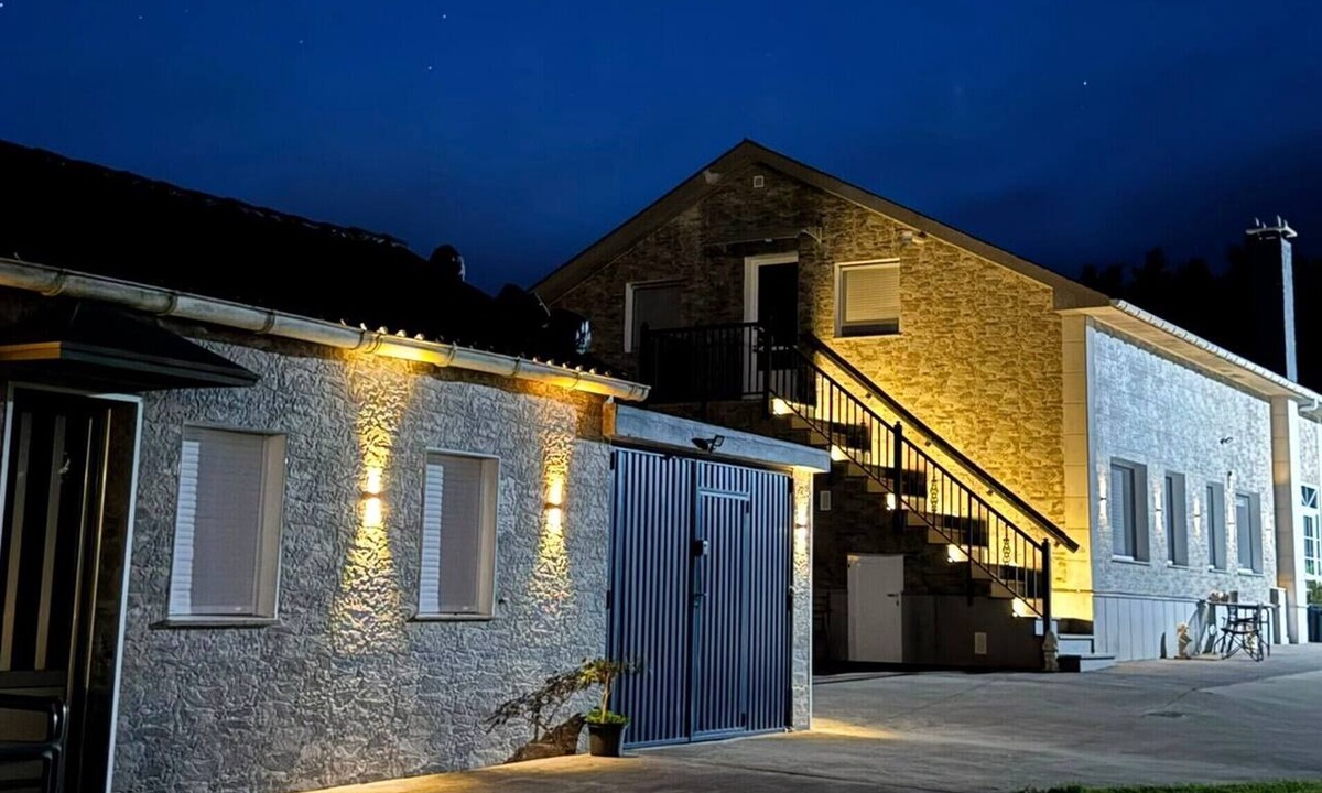 Foz Villa | Casa La Pradera Country House with Mountain Views, Private Garden, and Wi-Fi