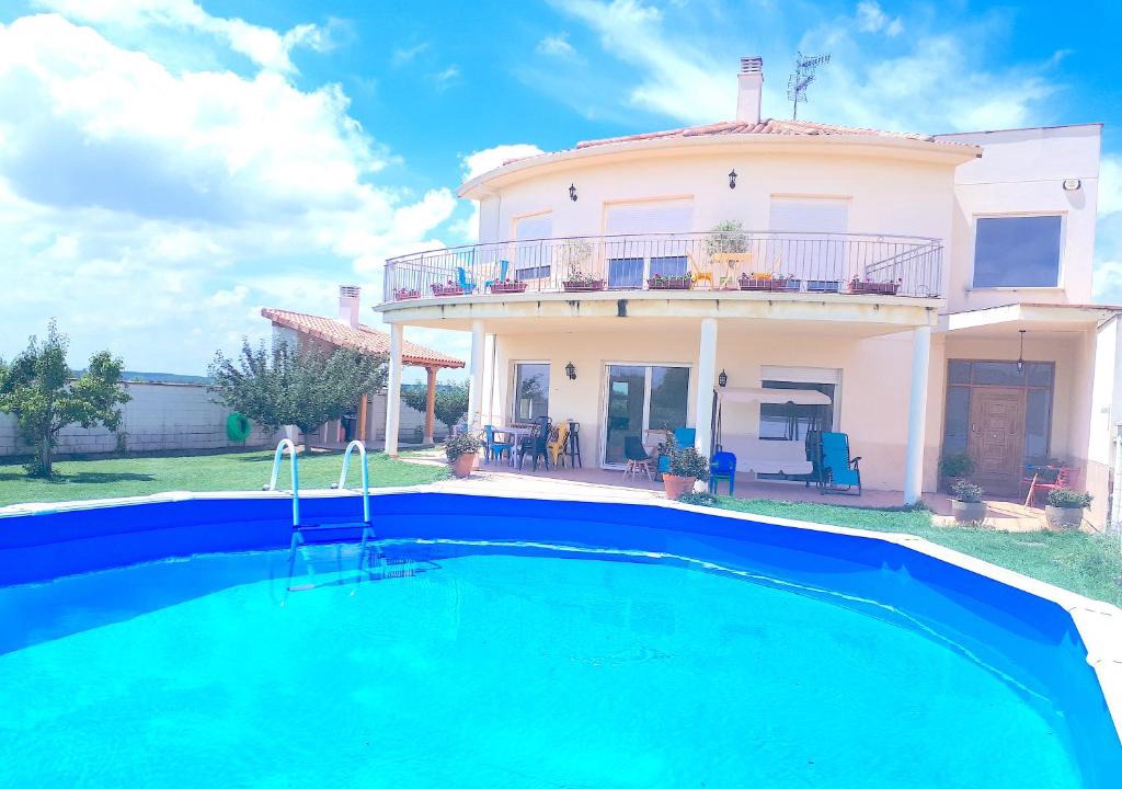 Villanueva de Las Manzanas House | CASA MIGUEL y SALLY