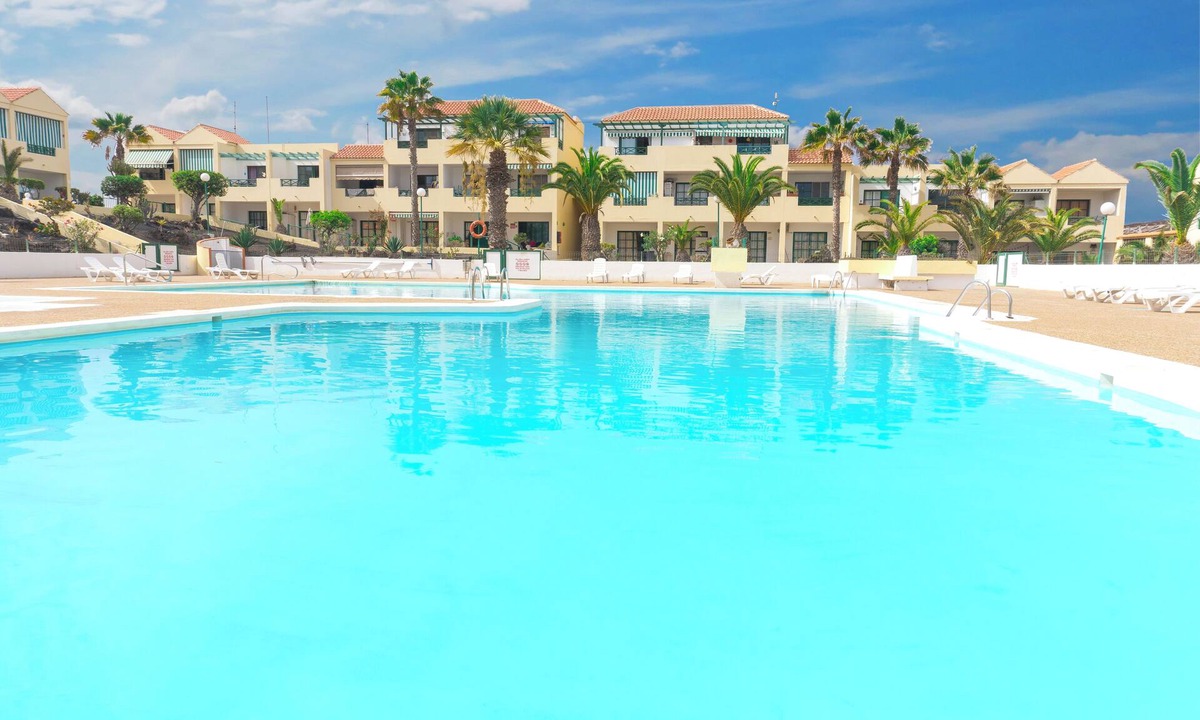 Nuevo Horizonte Apartment | "Casa Miramar" apartment with sea views, shared pools, private terrace and Wi-Fi