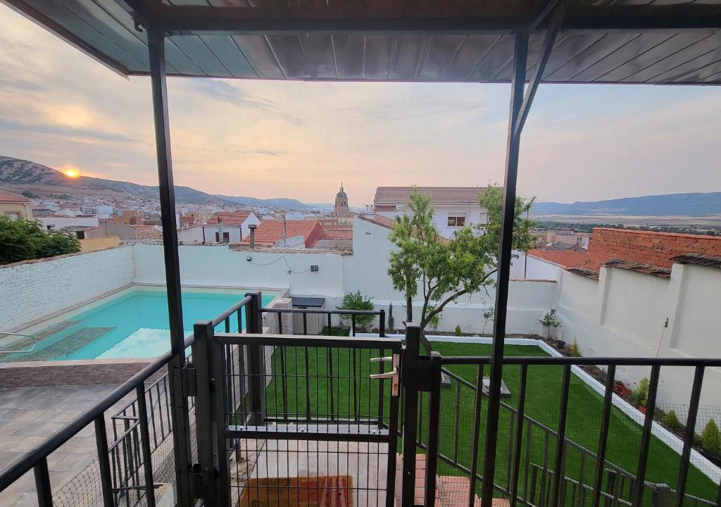 Puertollano House | Casa Oasis Puertollano, una casa rural en Puertollano, agradable, con Piscina en zona tranquila