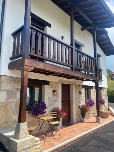 Onis House | Casa Pepina