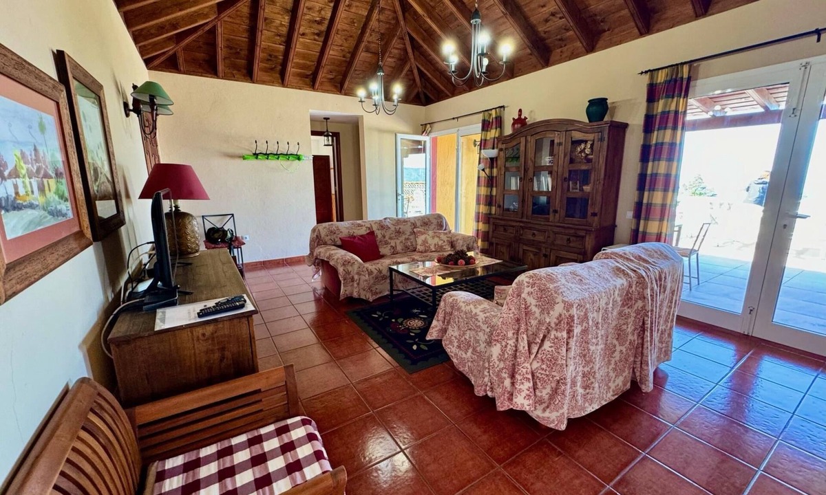 El Paso Villa | Casa Roja: Panoramic Views & Rural Comfort